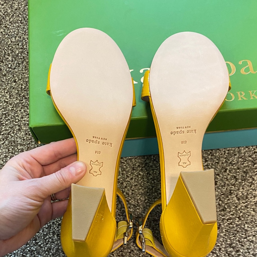 Kate Spade Susane Crinkle Patent Marigold Bright Yellow Sandals Size 8 - Picture 10 of 10